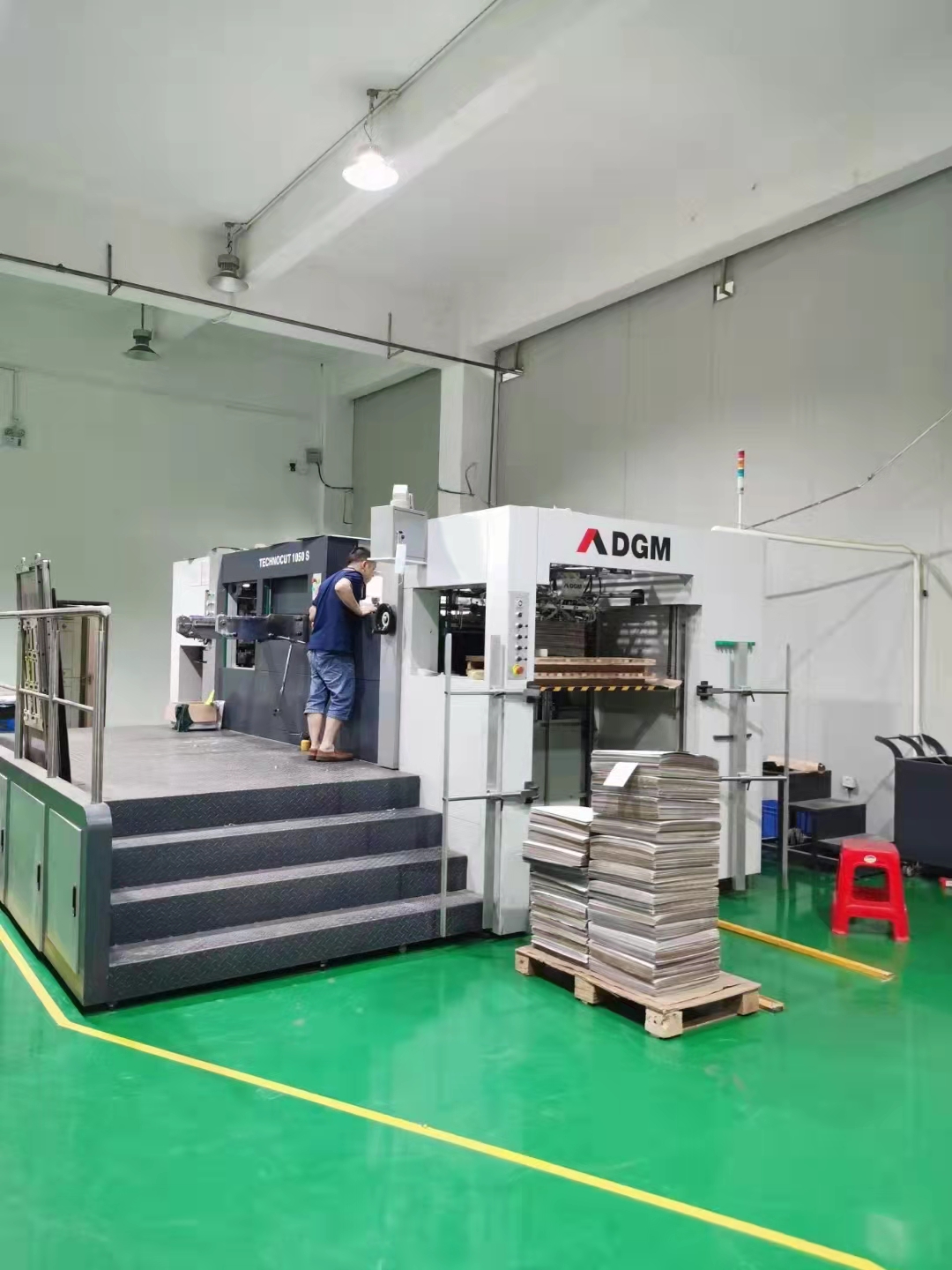 做(zuo)一本惠州畫(huà)冊印刷如何(hé)與設計公司(sī)相同呢？